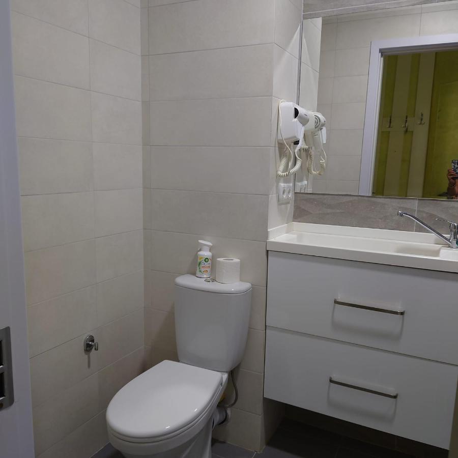 Bat Towers Studia Apartment Batumi Bagian luar foto
