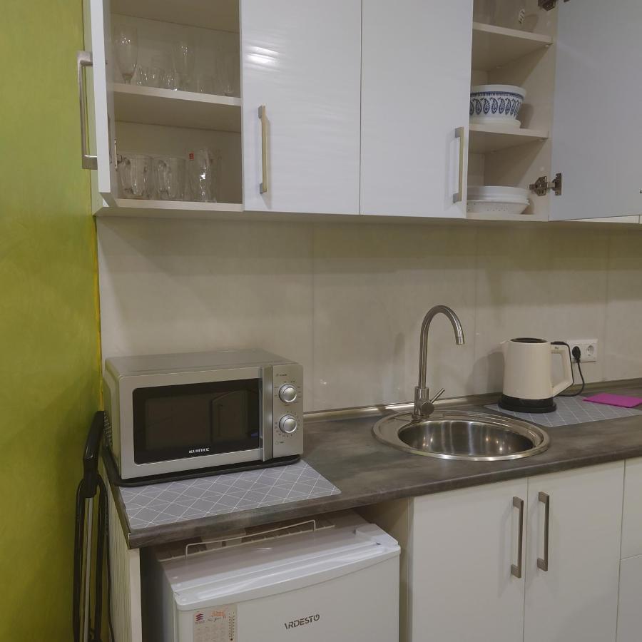 Bat Towers Studia Apartment Batumi Bagian luar foto